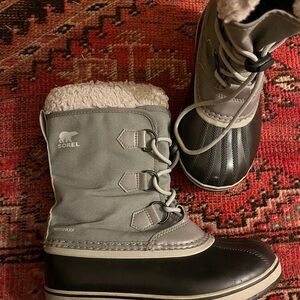 Sorel Black and Gray Snow Boots Size youth 5/women’s 6